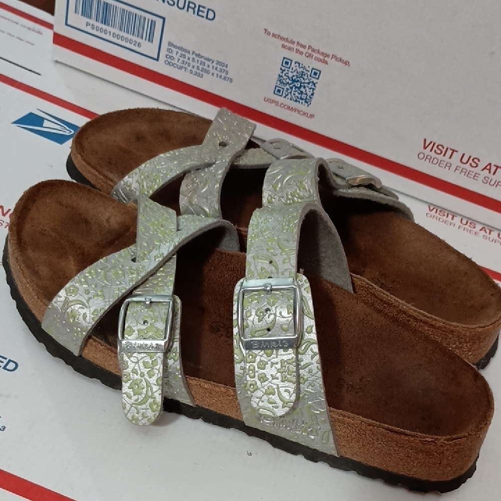 Birkenstock Birkis Stylish Women's Sandals with Silver Accents Size 38/7